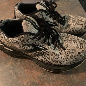 Brooks Adrenaline 21 running shoes